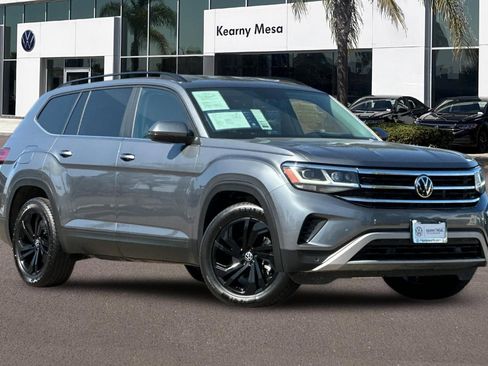 Used 2023 Volkswagen Atlas SE w/ Black Wheel Package FWD image 2