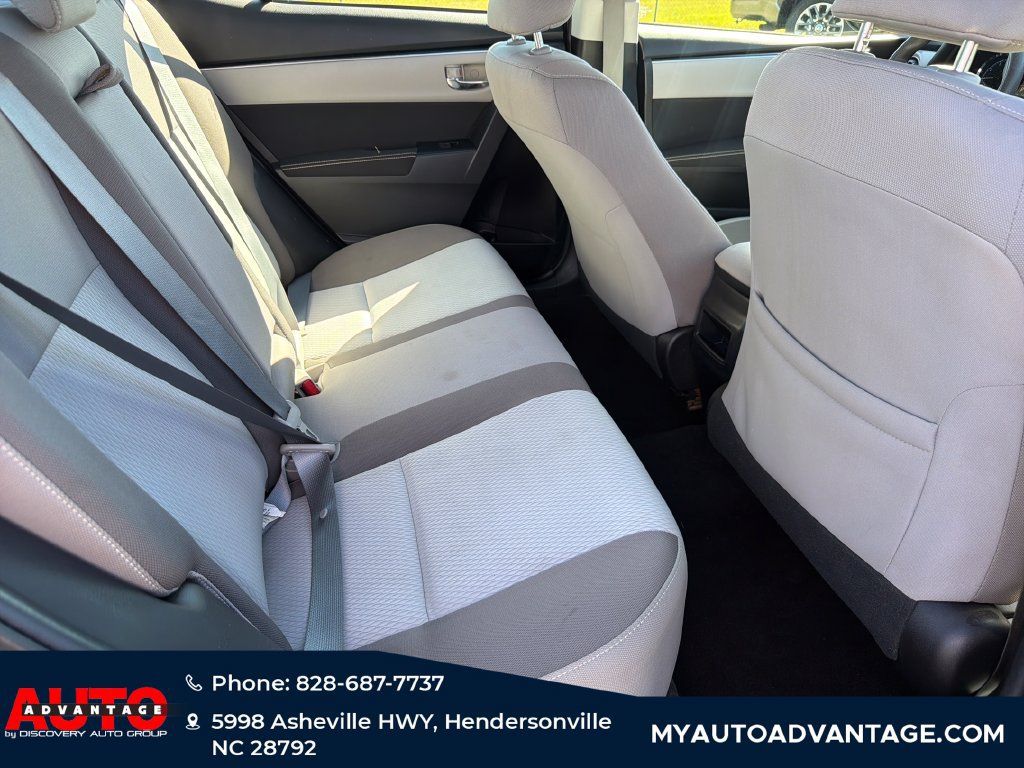 Used 2018 Toyota Corolla LE FWD image 31