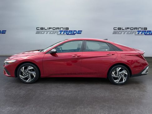 Used 2025 Hyundai Elantra Sport w/ Cargo Package FWD image 8
