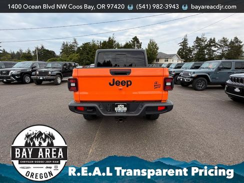 Used 2025 Jeep Gladiator Sport AWD/4WD image 6