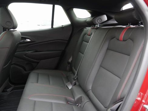 Used 2025 Chevrolet Trax RS w/ Sunroof Package image 27