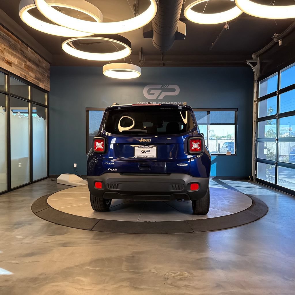 Used 2018 Jeep Renegade Latitude AWD/4WD image 4