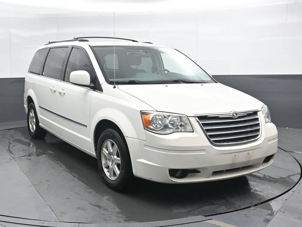 Used 2010 Chrysler Town & Country Touring FWD image 4