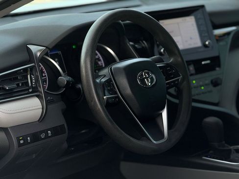 Used 2021 Toyota Camry LE image 11