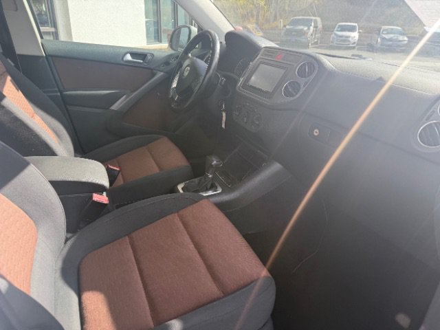 Used 2010 Volkswagen Tiguan SE FWD image 13