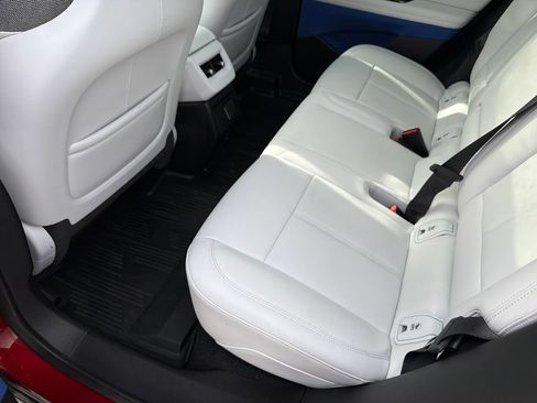 Certified 2025 Cadillac Optiq Sport 1 w/ LPO, Floor Liner Package AWD/4WD image 38