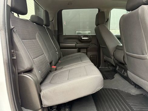 Used 2022 Chevrolet Silverado 2500 Custom w/ Custom Value Package image 11