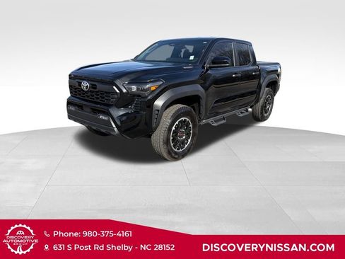 Used 2024 Toyota Tacoma TRD Off-Road AWD/4WD image 1