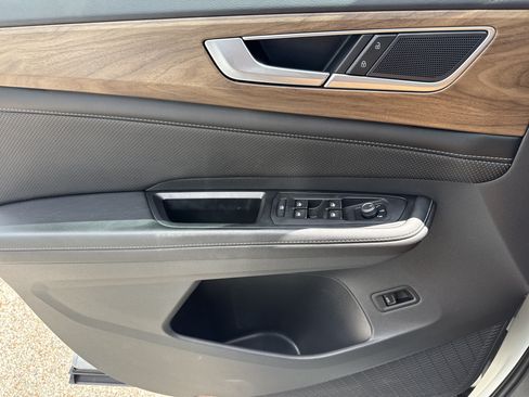 Certified 2024 Volkswagen Atlas SE w/ Panoramic Sunroof Package FWD image 9
