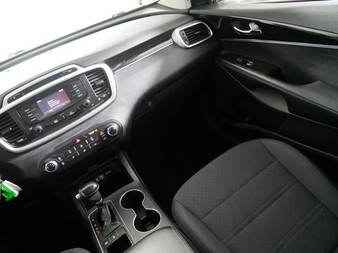 Used 2017 Kia Sorento LX AWD/4WD image 11