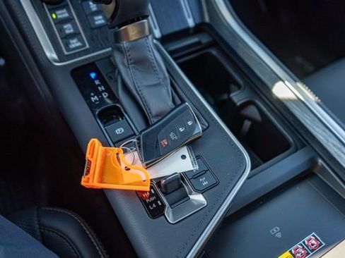 Used 2024 Lexus GX 550 image 30