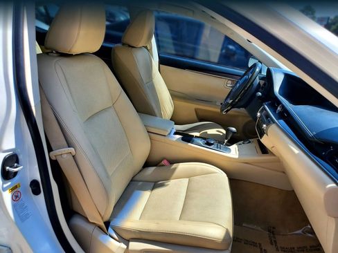 Used 2014 Lexus ES 350 w/ Premium Package FWD image 4