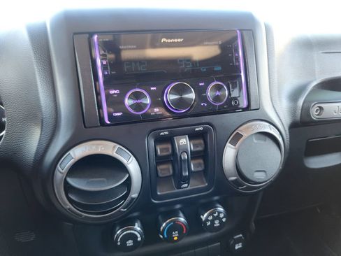 Used 2015 Jeep Wrangler Unlimited Sport w/ Quick Order Package 24S AWD/4WD image 24