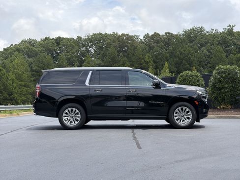 Used 2022 Chevrolet Suburban High Country AWD/4WD image 5