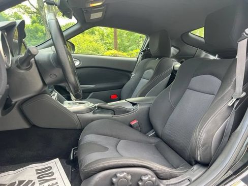 Used 2015 Nissan 370Z Coupe RWD image 11