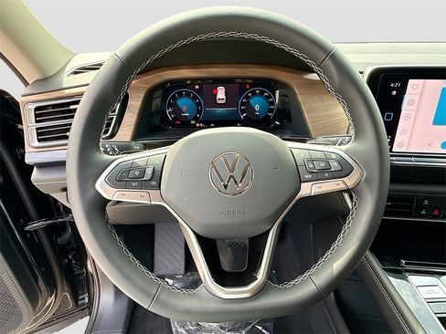 New 2025 Volkswagen Atlas SE image 11