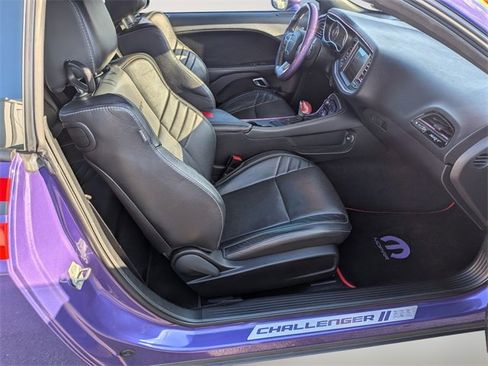 Used 2016 Dodge Challenger SRT image 24