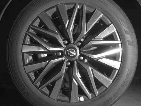 Used 2025 Nissan Altima 2.5 SV FWD image 12