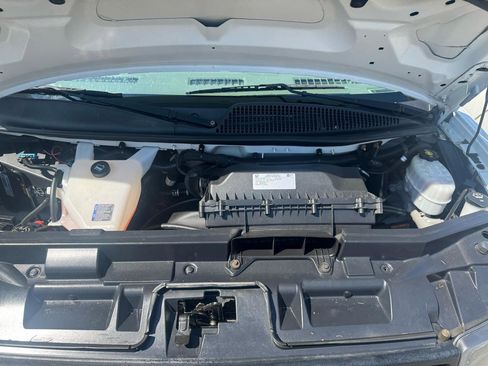 Used 2018 Chevrolet Express 2500 RWD image 16