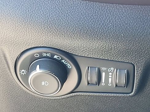 Used 2022 Jeep Compass Latitude AWD/4WD image 26