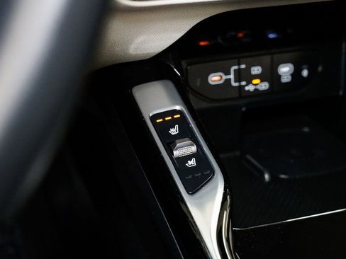 Certified 2024 Kia Sorento SX image 23