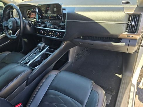 Used 2023 Nissan Pathfinder Platinum AWD/4WD image 11