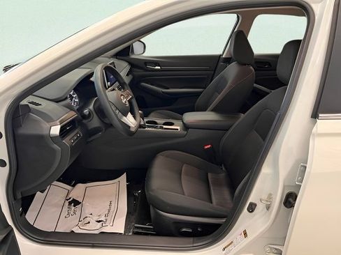Used 2025 Nissan Altima 2.5 SV FWD image 15