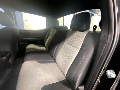 Used 2022 Toyota Tacoma TRD Off-Road image 15