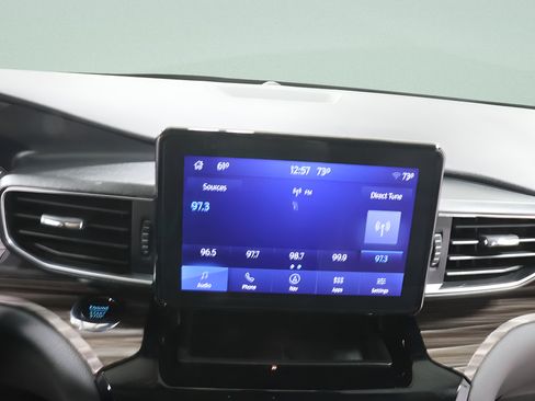 Used 2022 Ford Explorer Limited w/ Equipment Group 301A AWD/4WD image 13