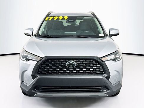 Used 2023 Toyota Corolla Cross LE image 2