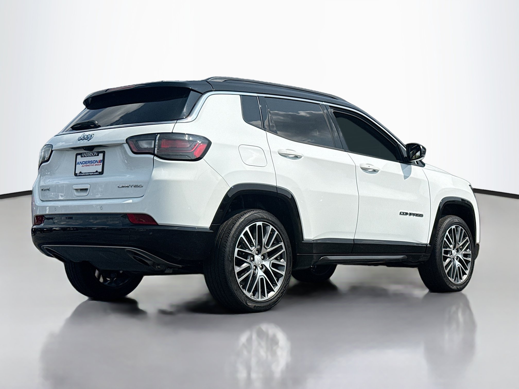 Used 2023 Jeep Compass Limited w/ Elite Group AWD/4WD image 2
