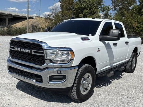 Used 2024 RAM 2500 Tradesman w/ Chrome Appearance Group AWD/4WD image 8