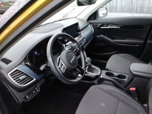 Used 2023 Kia Seltos S AWD/4WD image 6