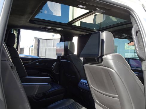 Used 2023 Cadillac Escalade ESV Sport Platinum w/ LPO, ONYX Package image 19