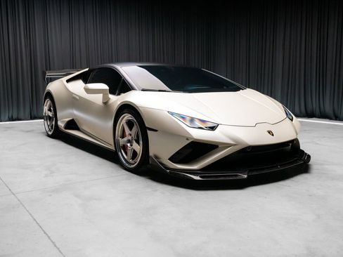 Used 2021 Lamborghini Huracan EVO RWD image 16