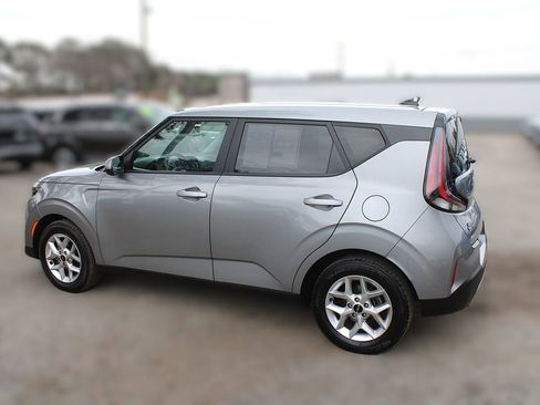 Certified 2023 Kia Soul LX w/ LX Technology Package image 12