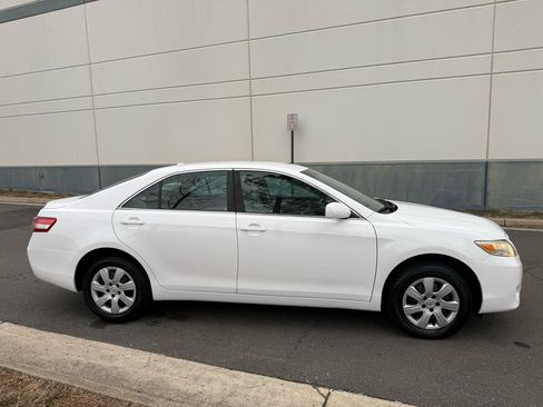 Used 2010 Toyota Camry image 11