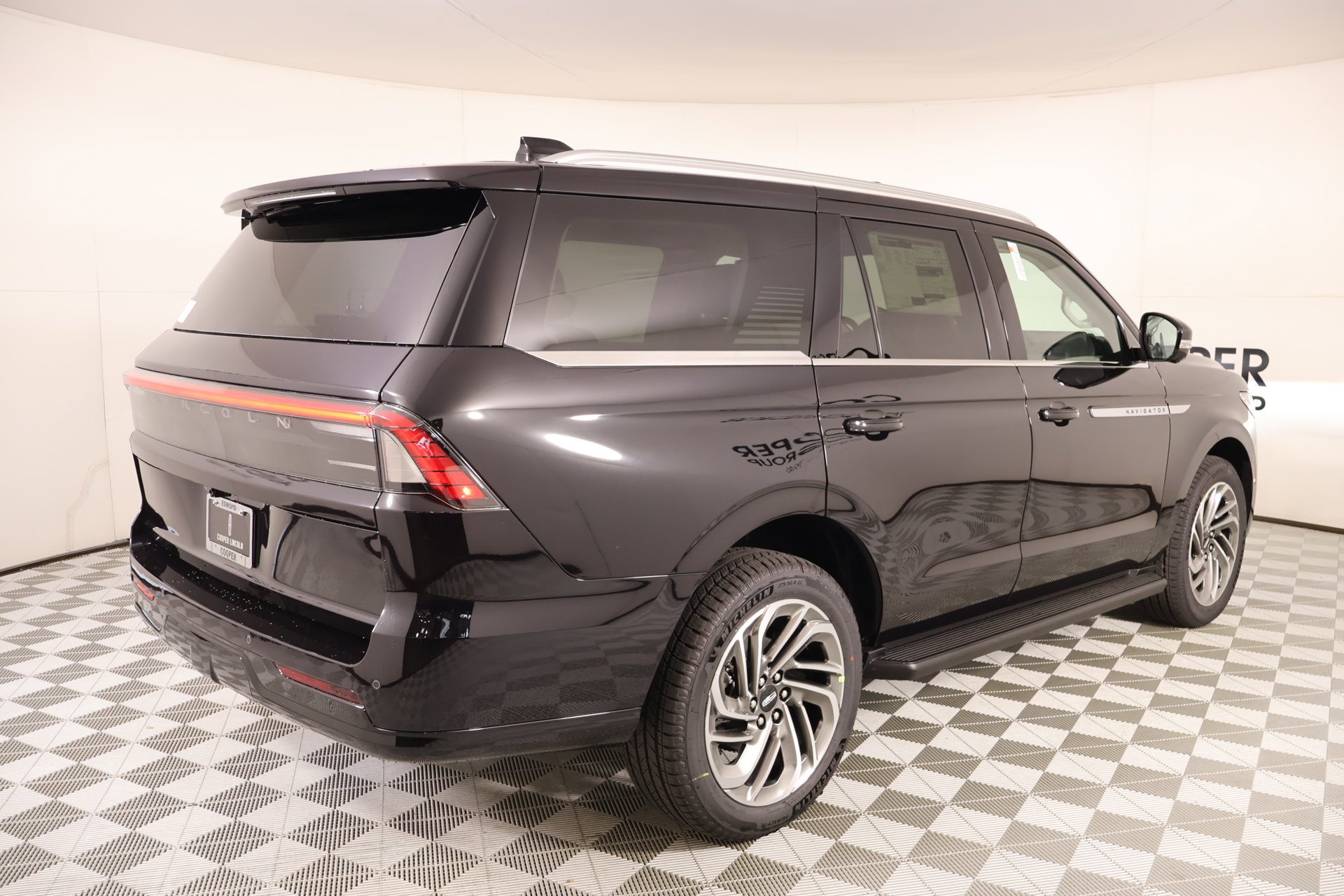 New 2026 Lincoln Navigator Premiere AWD/4WD image 21
