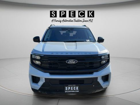 Used 2025 Ford Expedition Active AWD/4WD image 8
