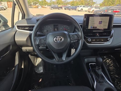 Used 2025 Toyota Corolla LE FWD image 13