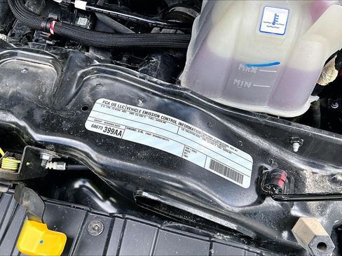 Used 2025 RAM ProMaster 2500 w/ Convenience Group FWD image 32