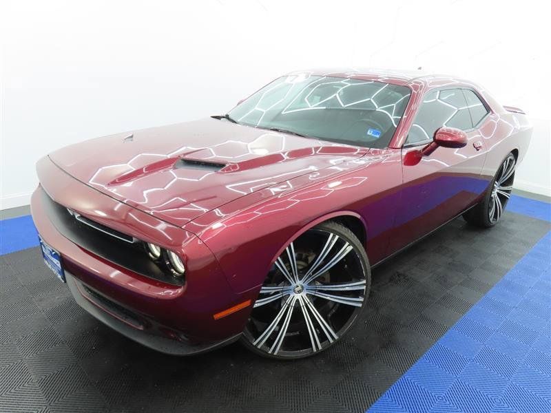 Used 2018 Dodge Challenger SXT Plus RWD image 4