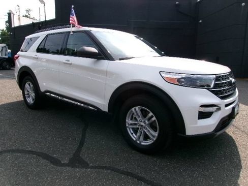 Certified 2023 Ford Explorer XLT w/ Equipment Group 202A AWD/4WD image 3
