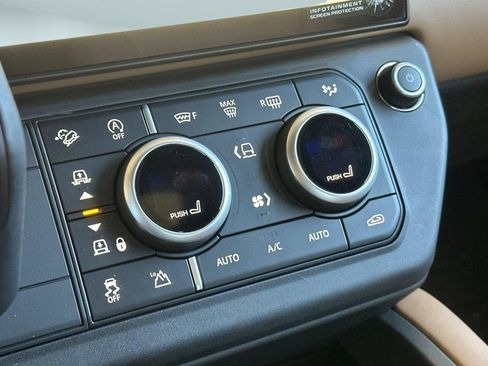 New 2026 Land Rover Defender 110 X-Dynamic SE AWD/4WD image 18