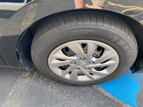 Used 2019 Hyundai Elantra SE FWD image 29