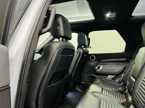 Used 2018 Land Rover Discovery HSE AWD/4WD image 19