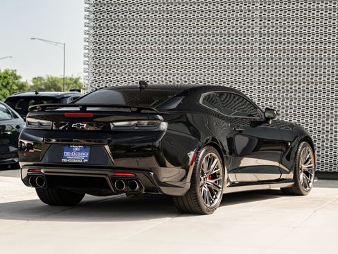 Used 2017 Chevrolet Camaro SS RWD image 4