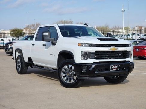 Used 2025 Chevrolet Silverado 2500 Custom w/ Custom Value Package image 2