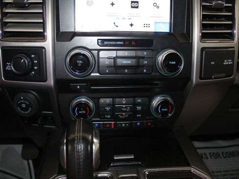 Used 2018 Ford F150 Platinum w/ Equipment Group 701A Luxury image 34