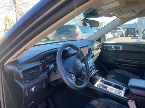 Used 2021 Ford Explorer Base image 13